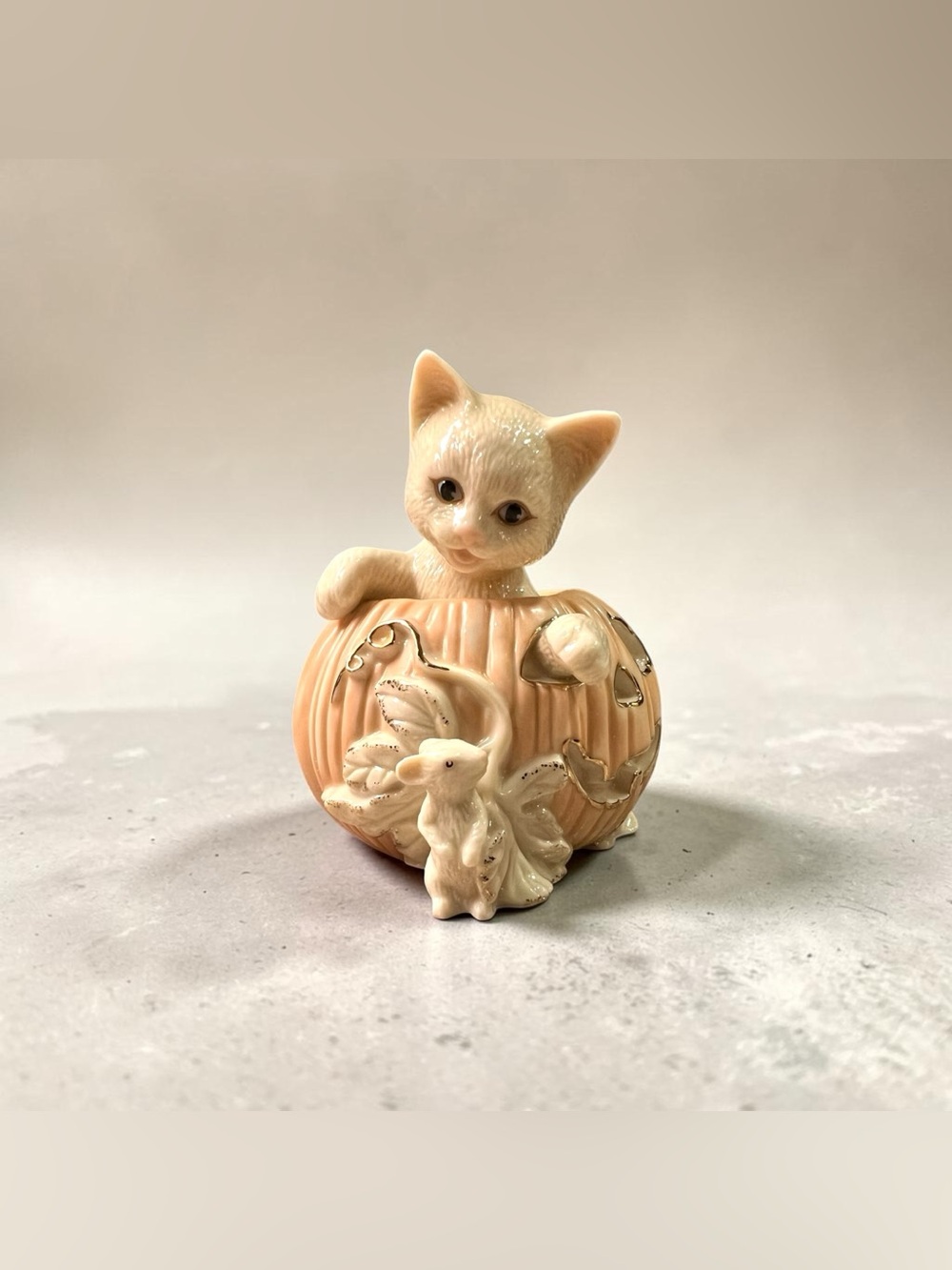 Lenox 2000 Halloween Cat in Pumpkin Figurine- 24K Gold Accents